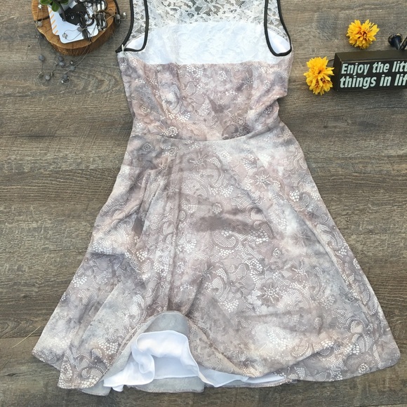 EXPRESS LIGHT MAUVE LACE PRINT MIDI DRESS - Picture 7 of 8